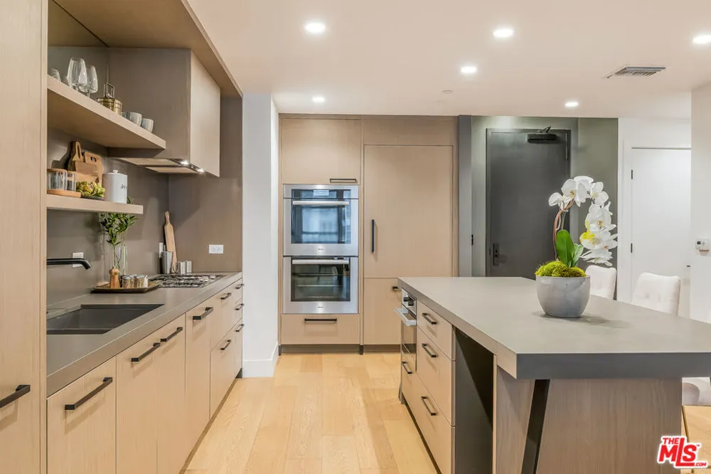 10777 Wilshire Boulevard #404 Los Angeles, CA 90024