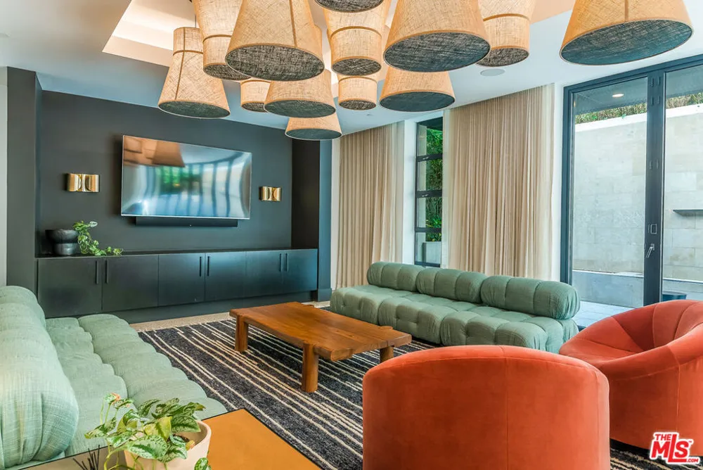 10777 Wilshire Boulevard #404 Los Angeles, CA 90024