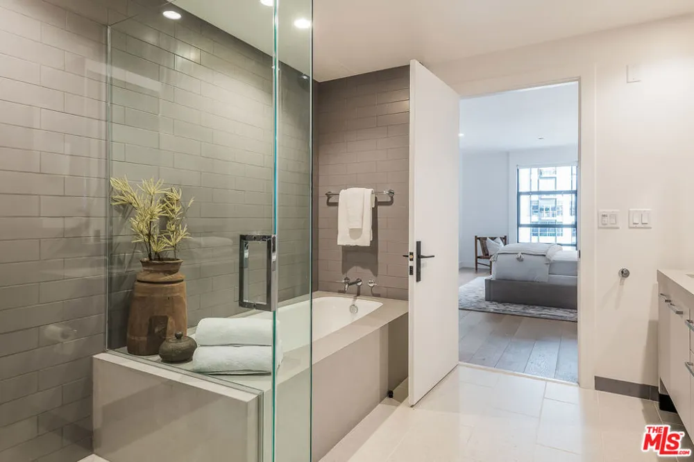 10777 Wilshire Boulevard #404 Los Angeles, CA 90024