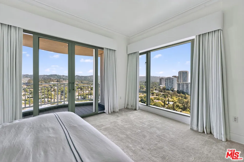 10727 Wilshire Boulevard #1802 Los Angeles, CA 90024