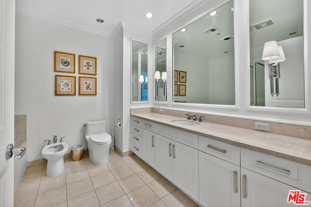 10727 Wilshire Boulevard #1802 Los Angeles, CA 90024