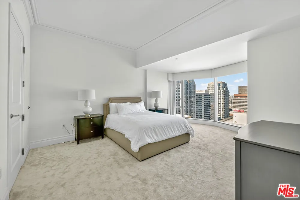 10727 Wilshire Boulevard #1802 Los Angeles, CA 90024