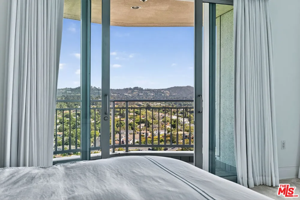 10727 Wilshire Boulevard #1802 Los Angeles, CA 90024