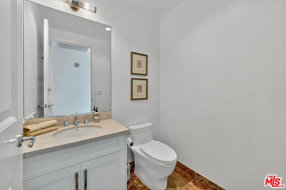 10727 Wilshire Boulevard #1802 Los Angeles, CA 90024