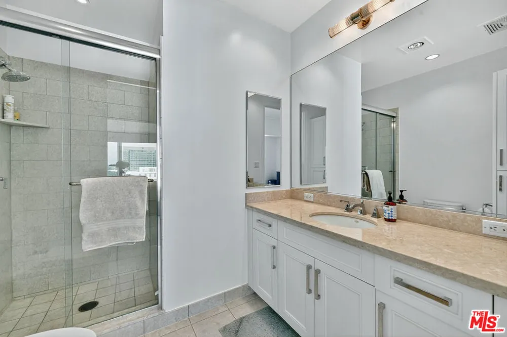 10727 Wilshire Boulevard #1802 Los Angeles, CA 90024