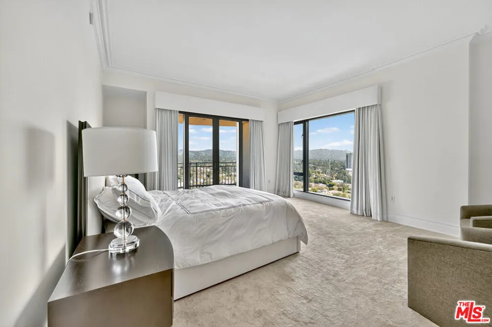 10727 Wilshire Boulevard #1802 Los Angeles, CA 90024