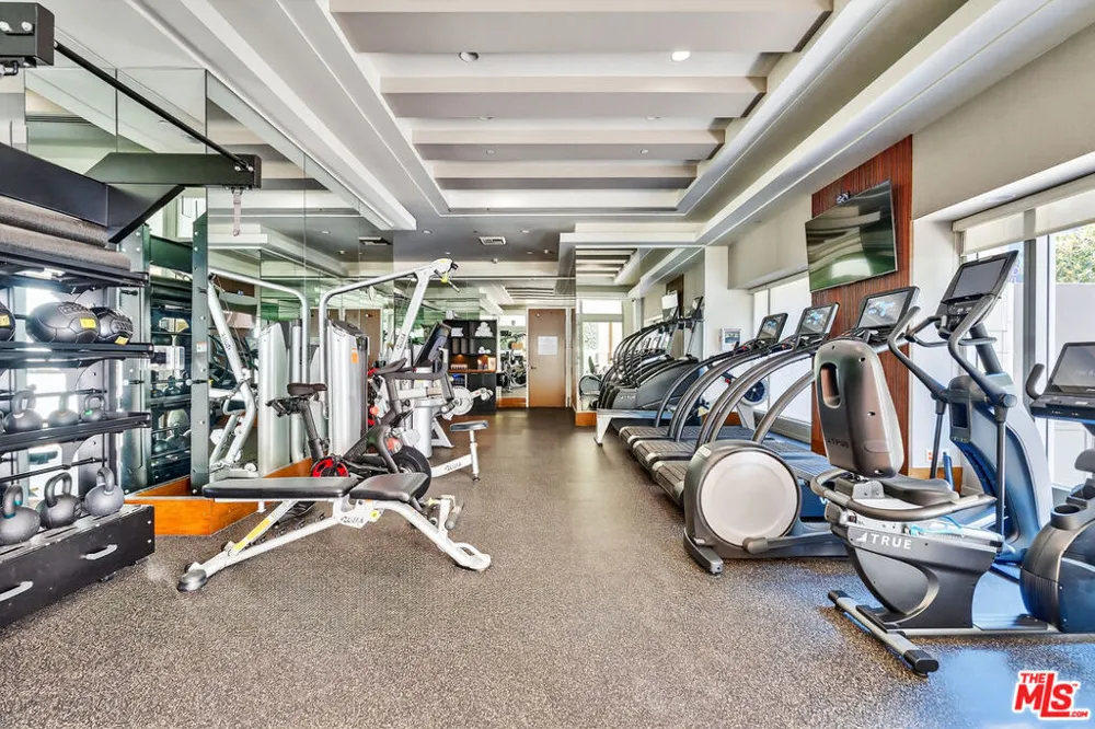 10727 Wilshire Boulevard #1802 Los Angeles, CA 90024