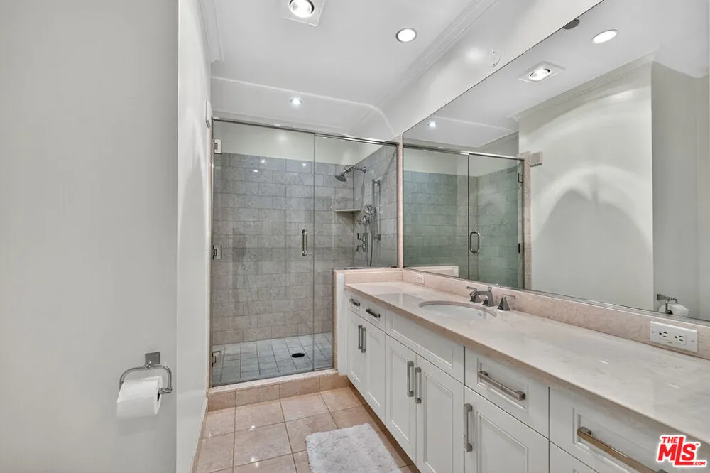 10727 Wilshire Boulevard #1802 Los Angeles, CA 90024