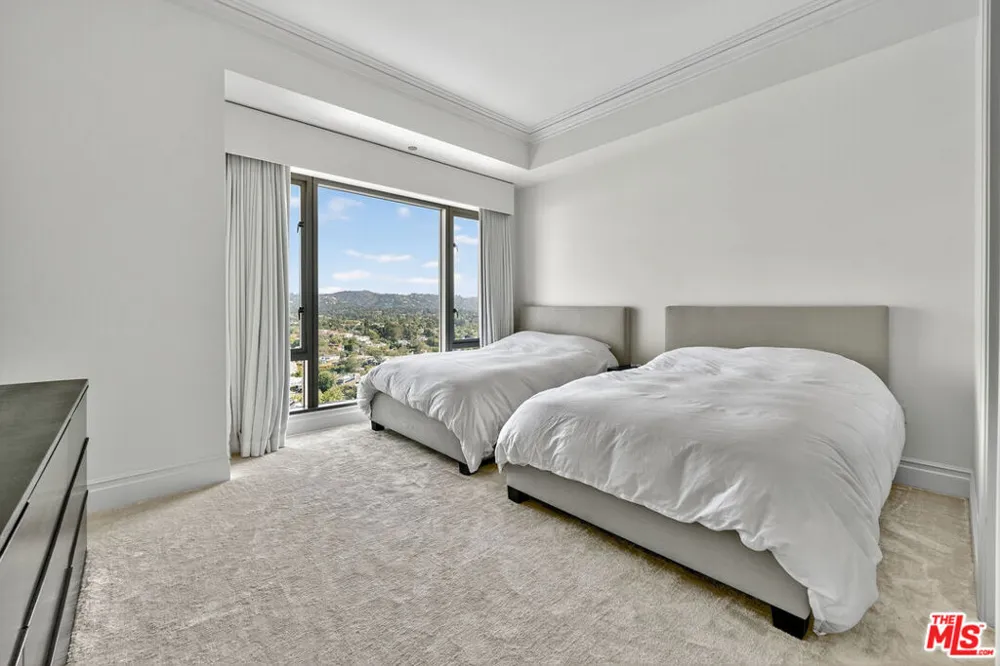 10727 Wilshire Boulevard #1802 Los Angeles, CA 90024