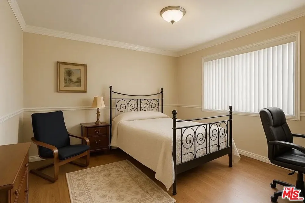 21620 Burbank Boulevard #9 Woodland Hills, CA 91367