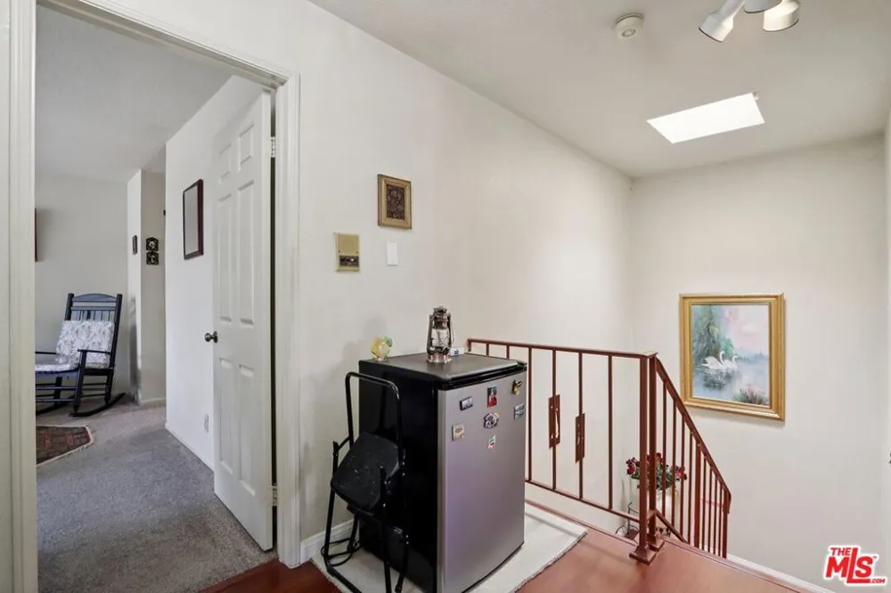 21620 Burbank Boulevard #9 Woodland Hills, CA 91367