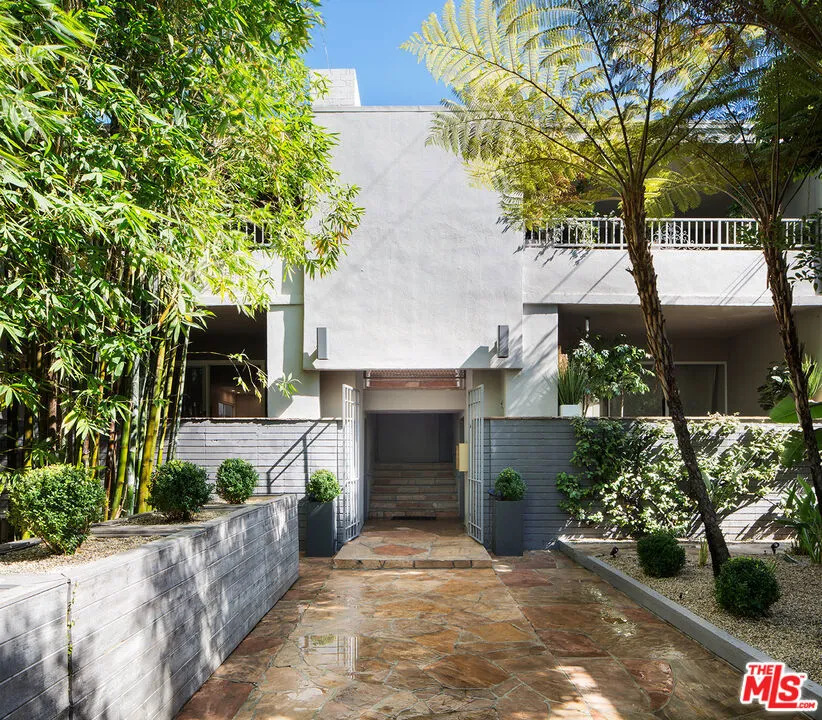 8917 E Cynthia Street #2 West Hollywood, CA 90069