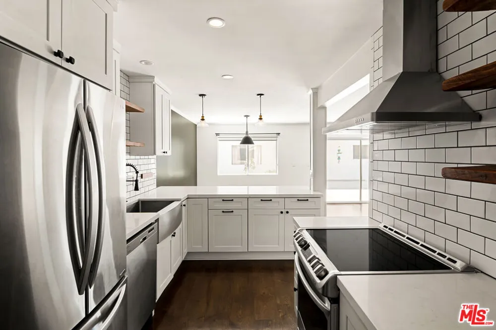 121 Croft Avenue #105 Los Angeles, CA 90048