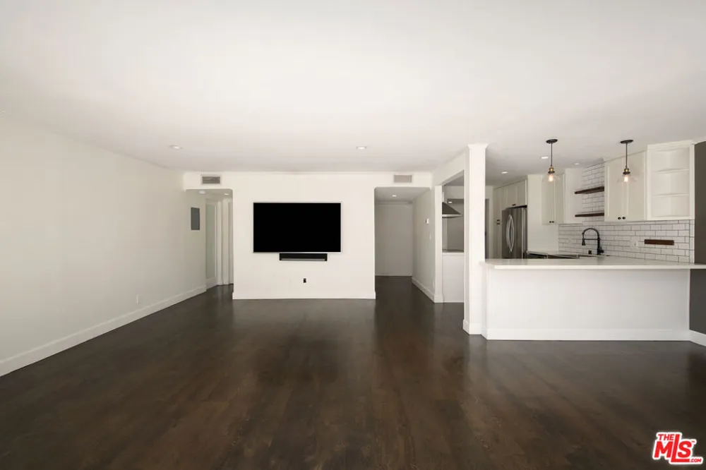 121 Croft Avenue #105 Los Angeles, CA 90048