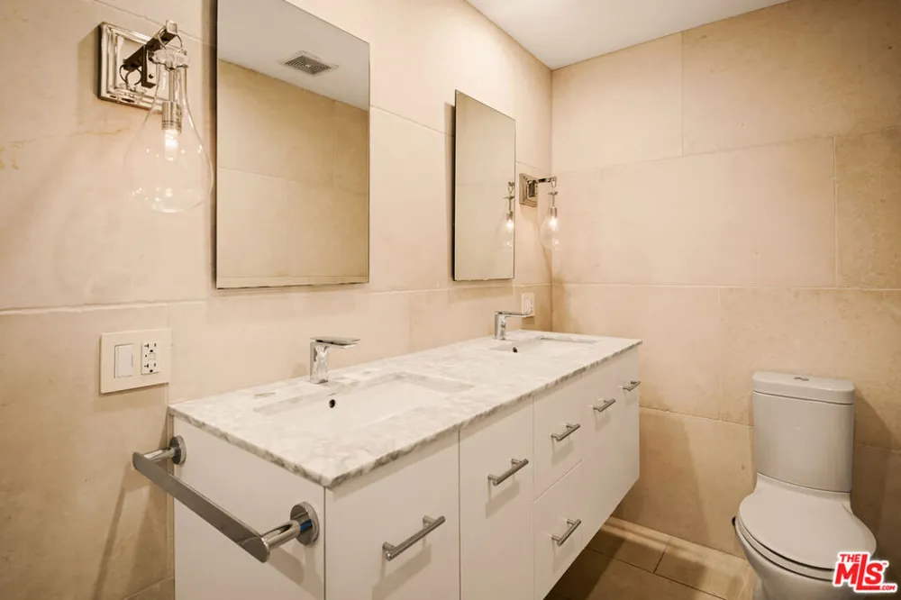 121 Croft Avenue #105 Los Angeles, CA 90048