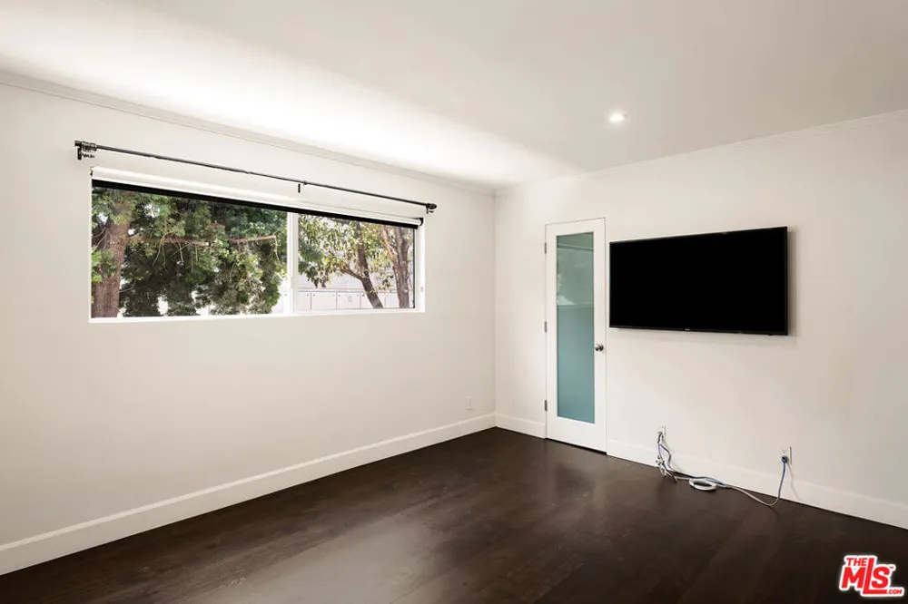121 Croft Avenue #105 Los Angeles, CA 90048
