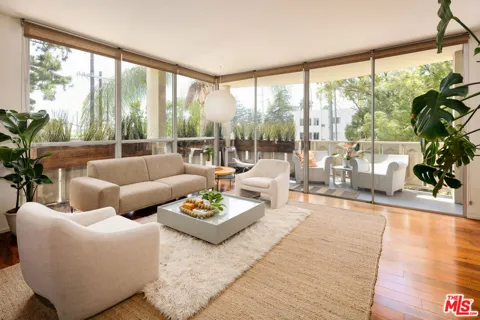 4455 Los Feliz Boulevard #207