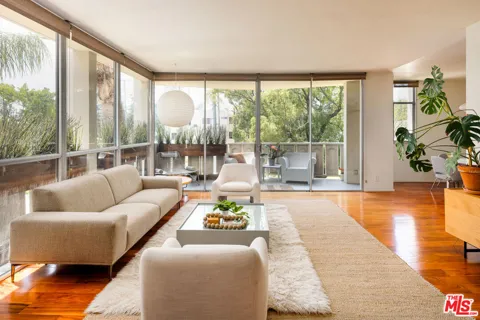 4455 Los Feliz Boulevard #207