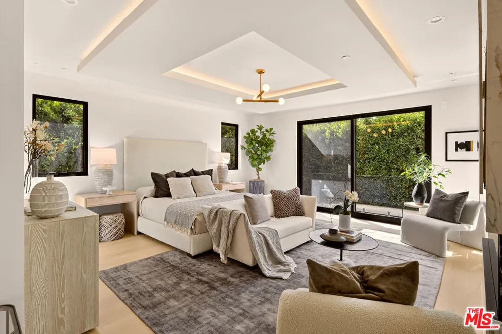 12035 Navy Street Los Angeles, CA 90066