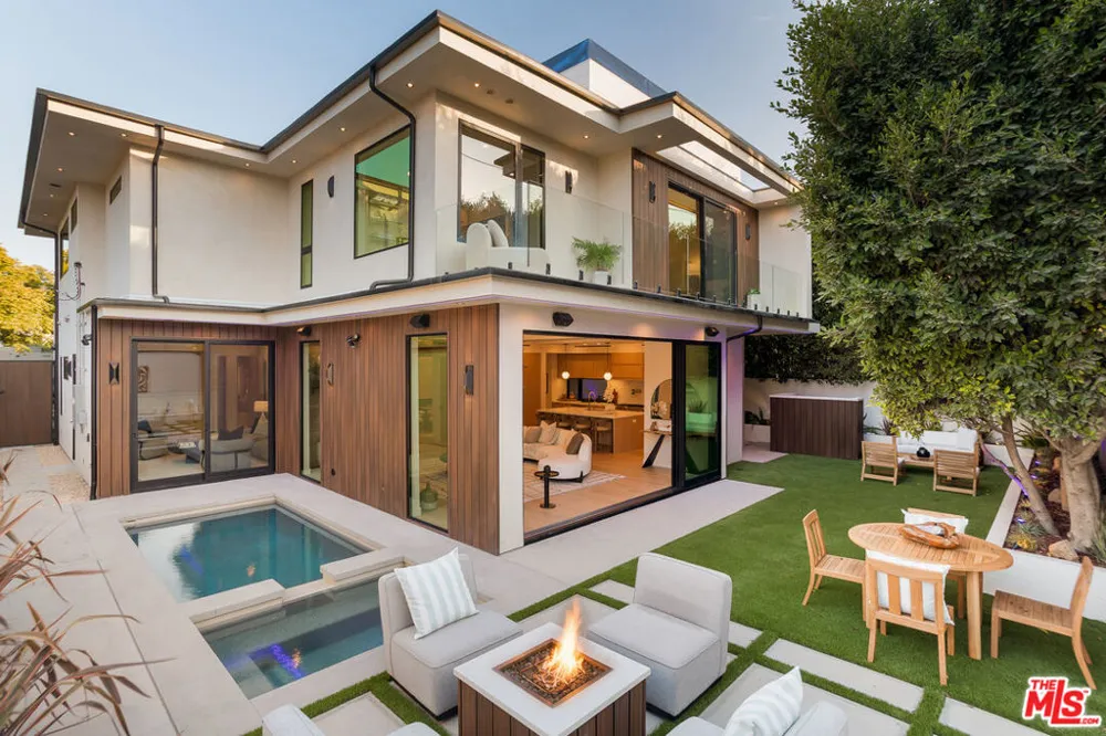 12035 Navy Street Los Angeles, CA 90066