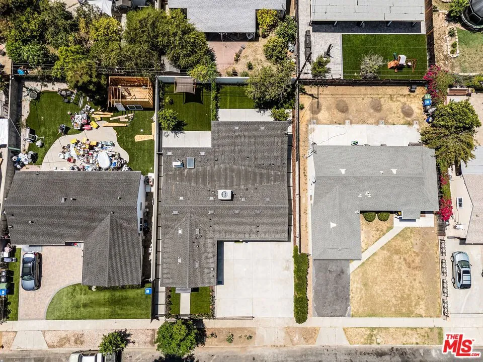 7935 Zelzah Avenue Reseda, CA 91335