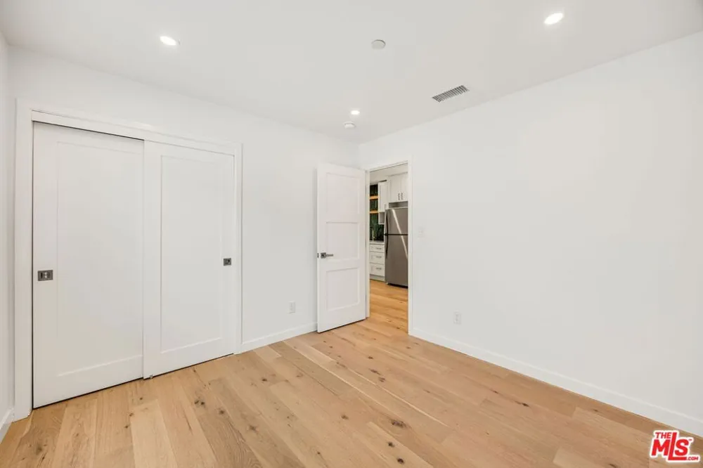 7935 Zelzah Avenue Reseda, CA 91335