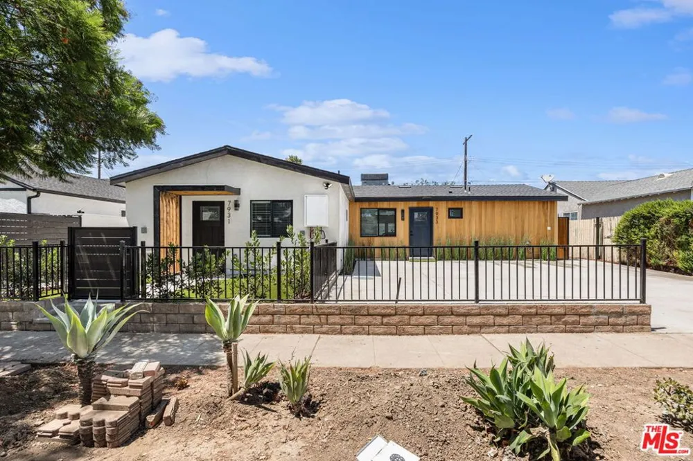 7935 Zelzah Avenue Reseda, CA 91335
