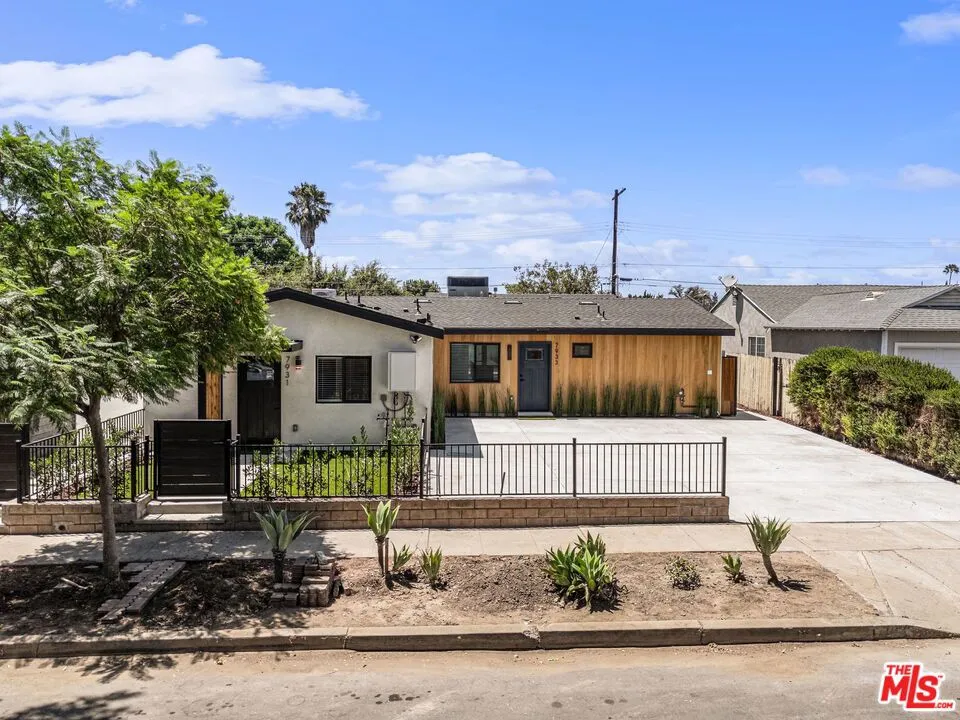 7935 Zelzah Avenue Reseda, CA 91335