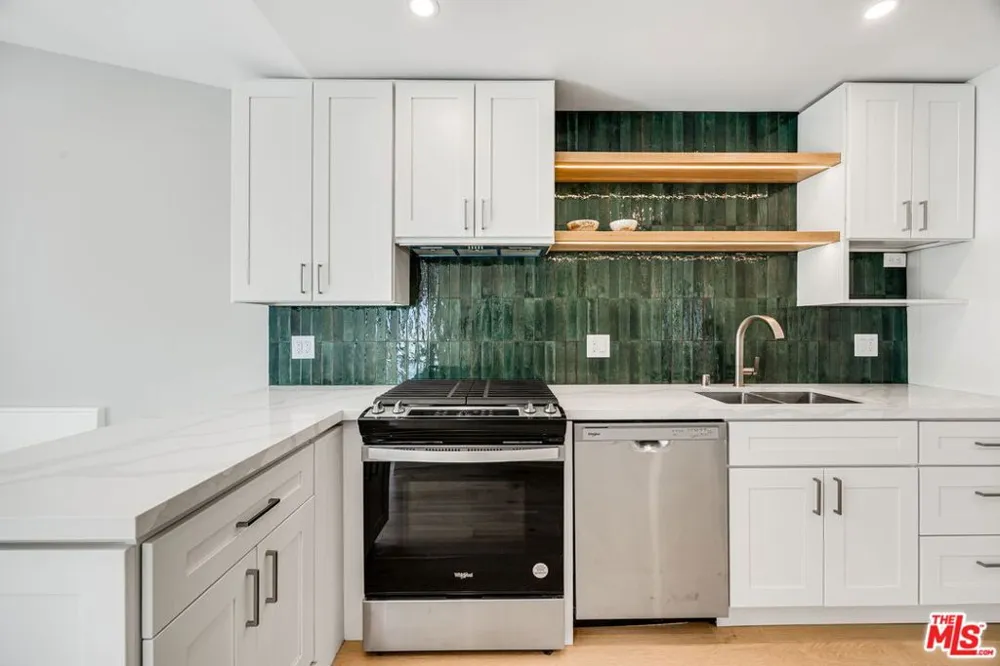 7935 Zelzah Avenue Reseda, CA 91335