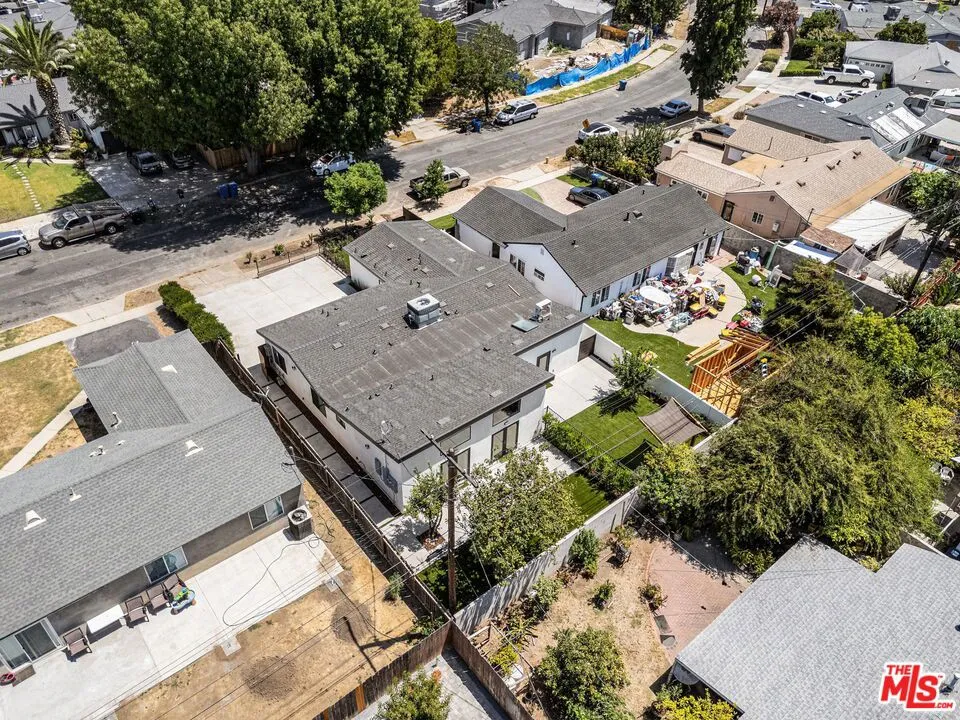 7935 Zelzah Avenue Reseda, CA 91335