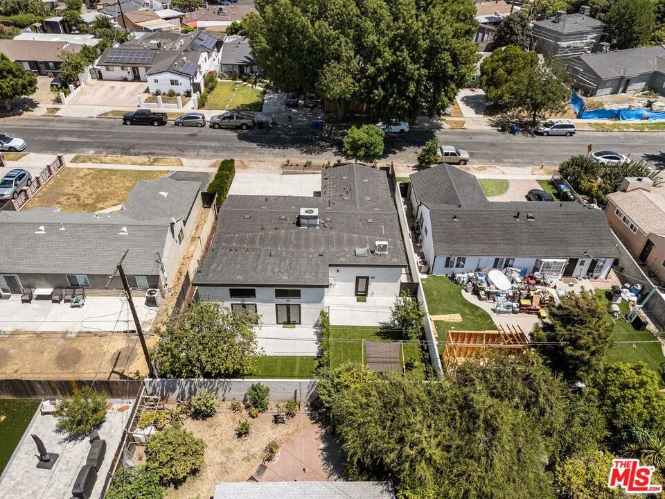 7935 Zelzah Avenue Reseda, CA 91335