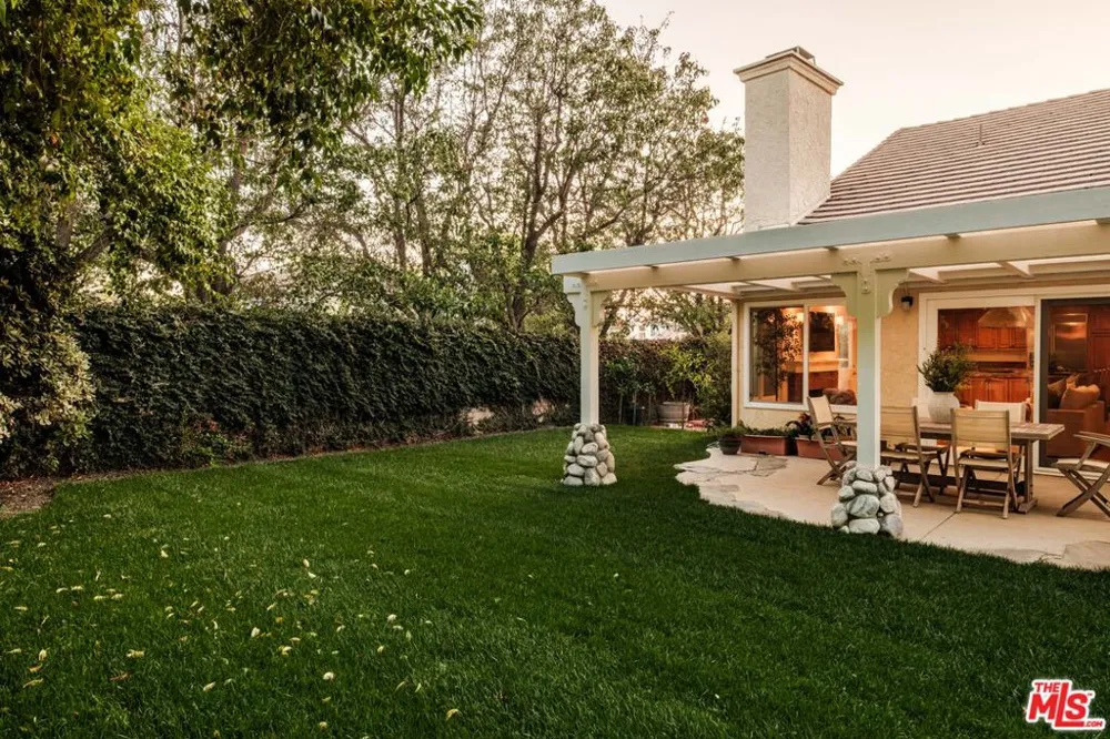 5744 Hempstead Drive Agoura Hills, CA 91301
