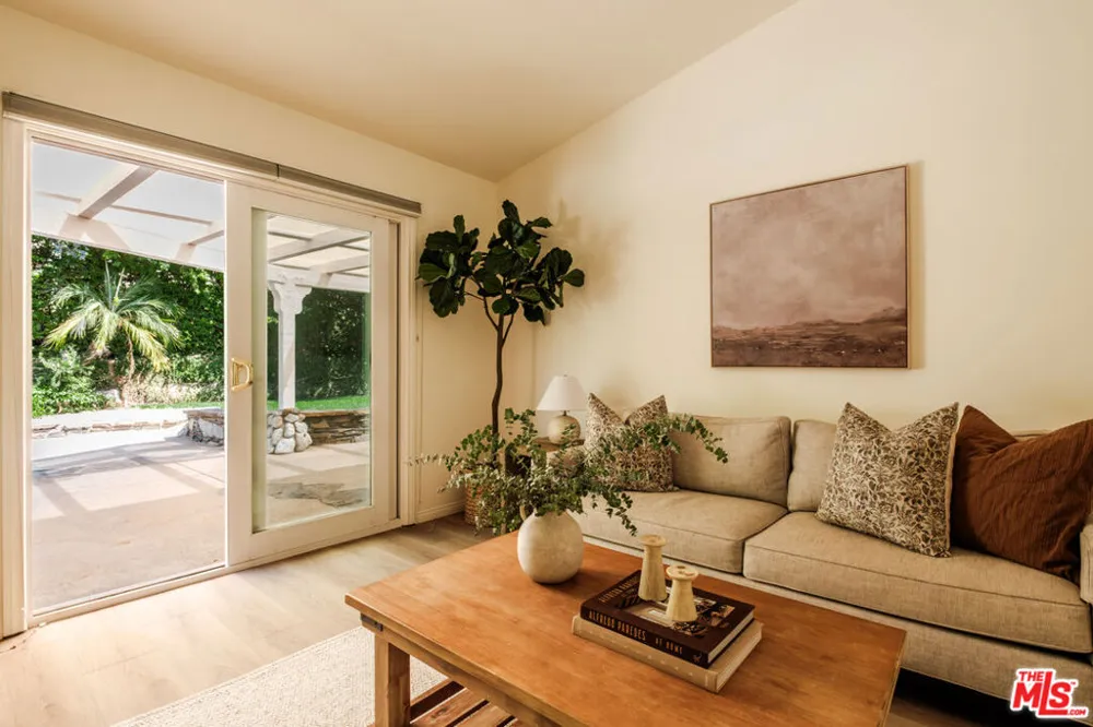 5744 Hempstead Drive Agoura Hills, CA 91301