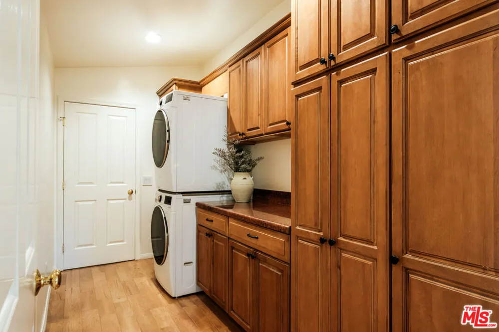 5744 Hempstead Drive Agoura Hills, CA 91301