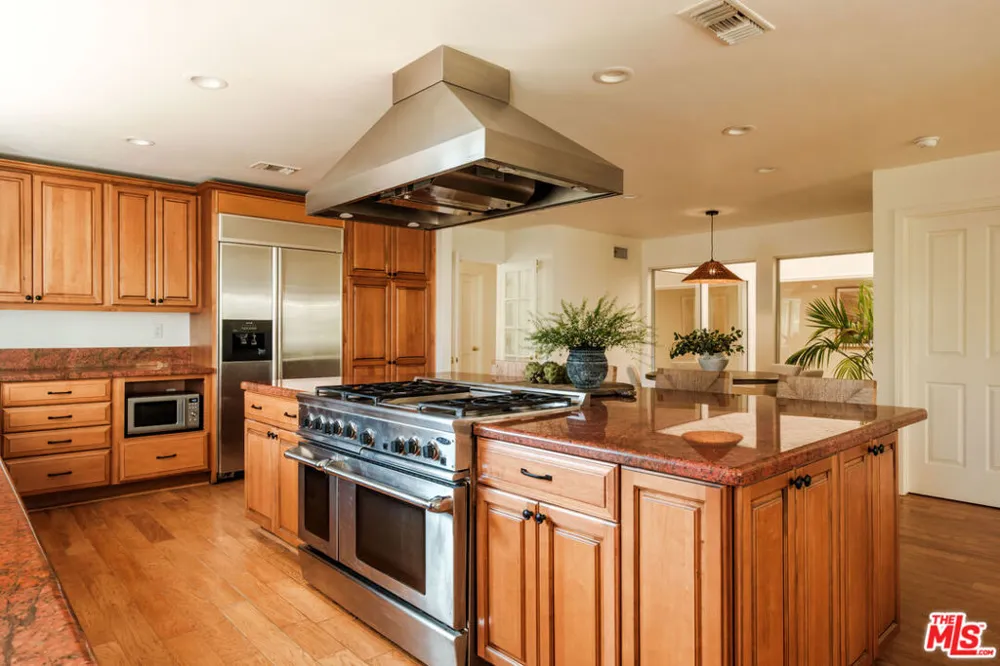 5744 Hempstead Drive Agoura Hills, CA 91301