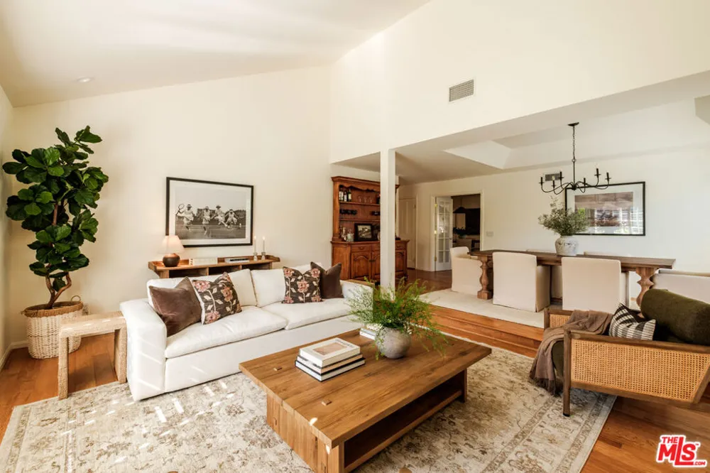 5744 Hempstead Drive Agoura Hills, CA 91301