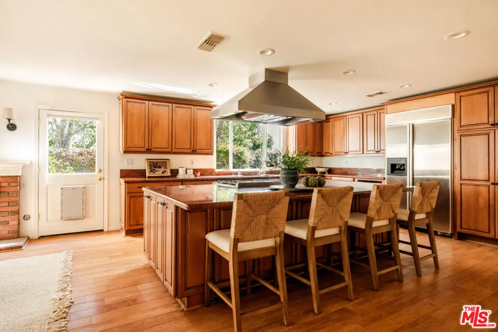 5744 Hempstead Drive Agoura Hills, CA 91301