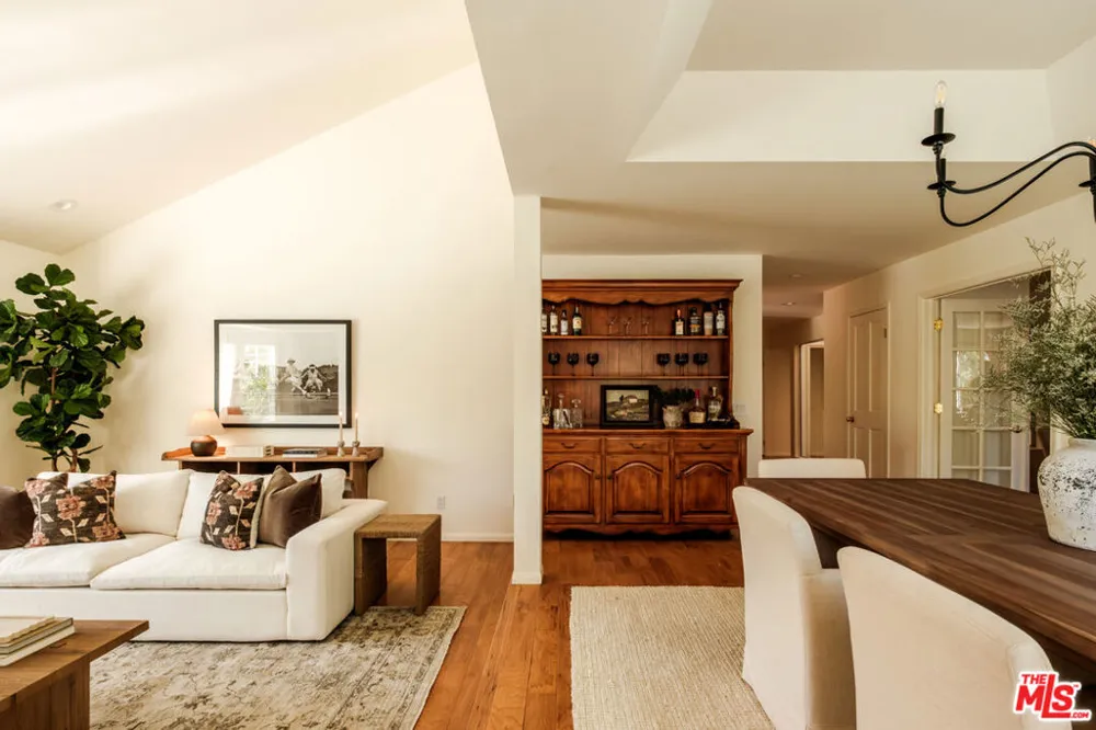 5744 Hempstead Drive Agoura Hills, CA 91301