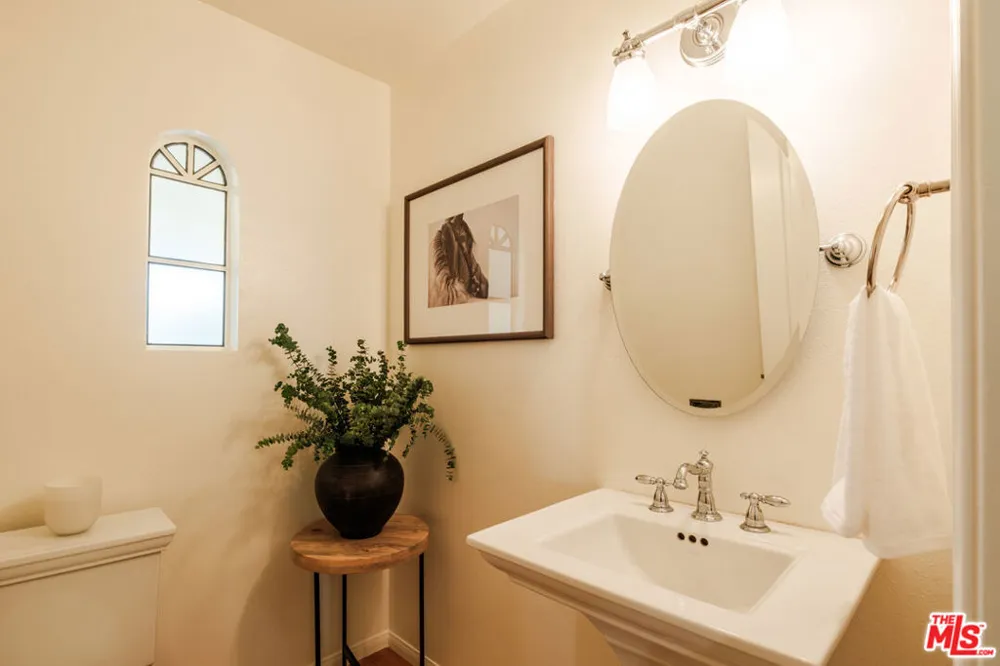 5744 Hempstead Drive Agoura Hills, CA 91301