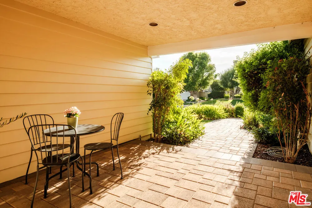 5744 Hempstead Drive Agoura Hills, CA 91301