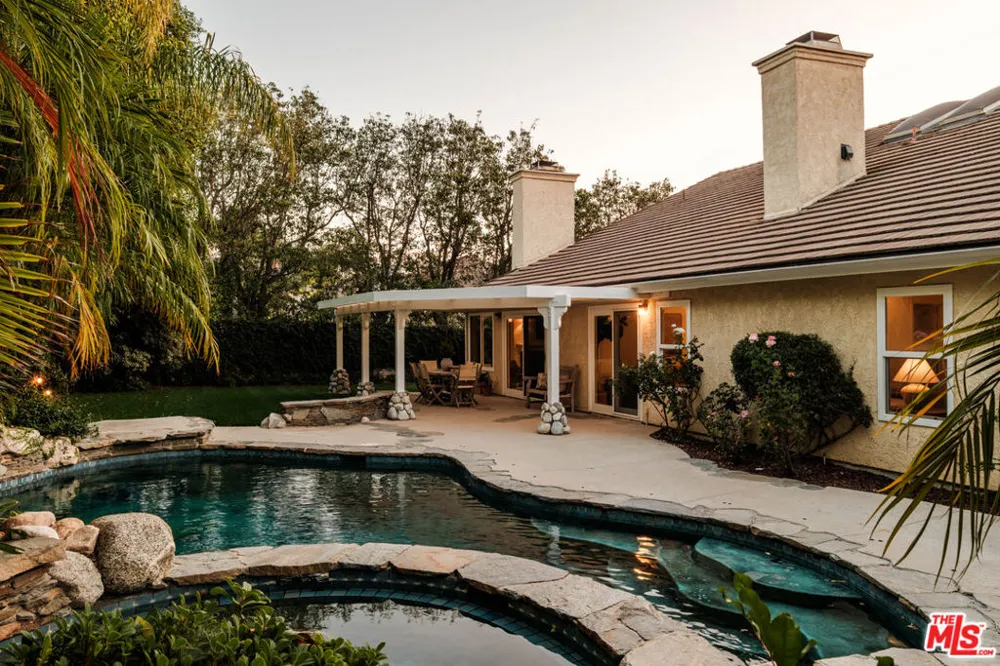 5744 Hempstead Drive Agoura Hills, CA 91301