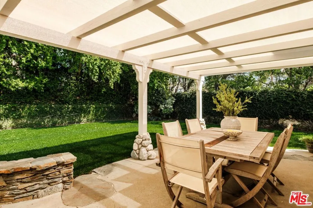 5744 Hempstead Drive Agoura Hills, CA 91301