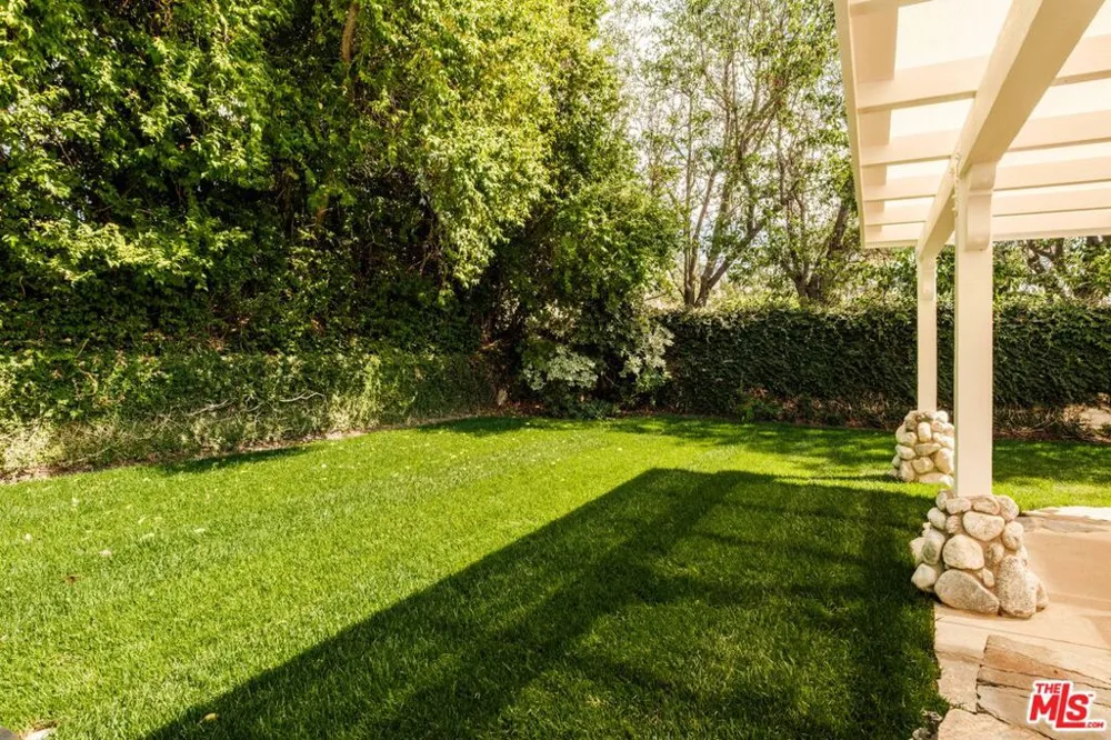 5744 Hempstead Drive Agoura Hills, CA 91301
