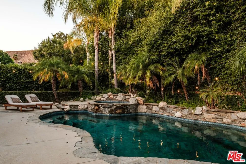 5744 Hempstead Drive Agoura Hills, CA 91301