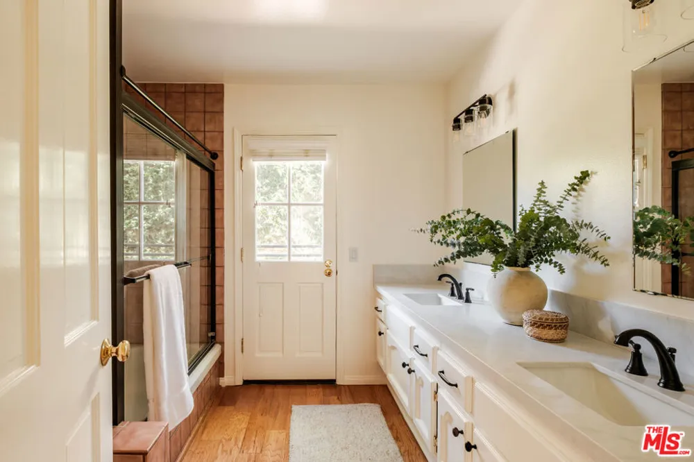 5744 Hempstead Drive Agoura Hills, CA 91301