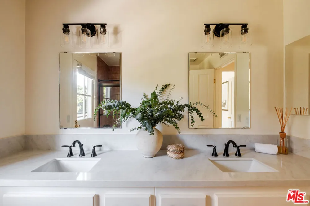 5744 Hempstead Drive Agoura Hills, CA 91301