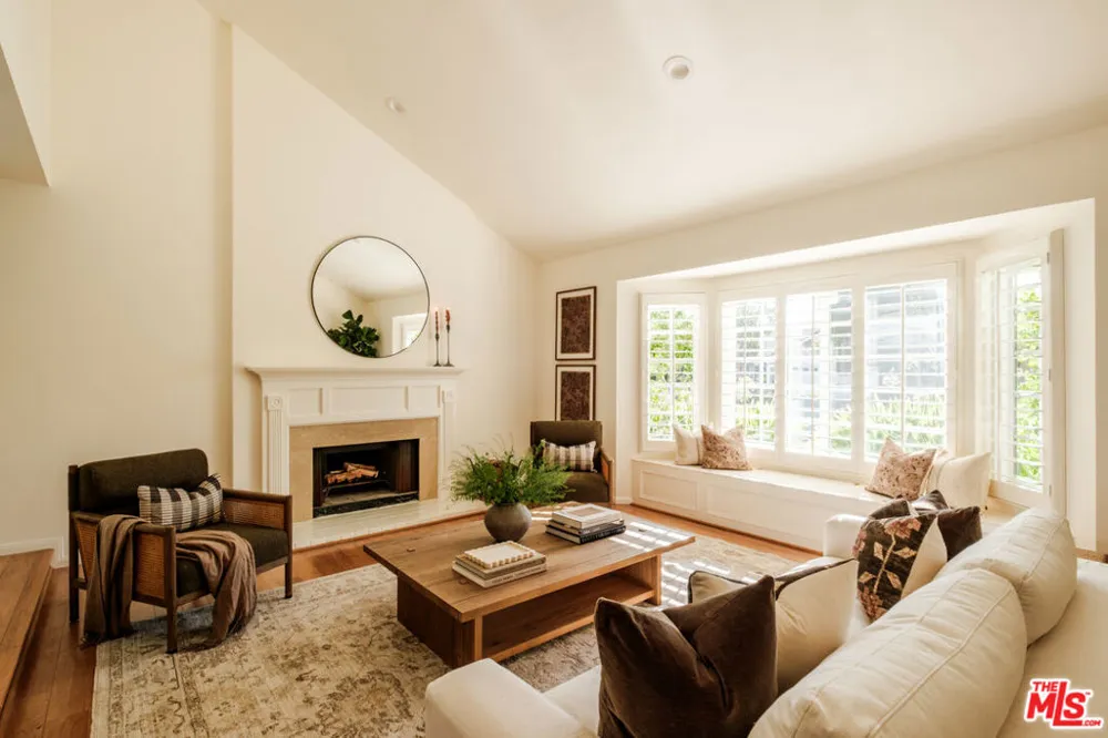 5744 Hempstead Drive Agoura Hills, CA 91301