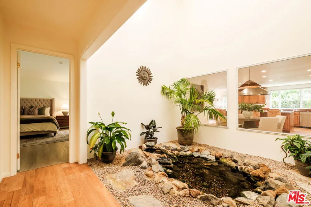 5744 Hempstead Drive Agoura Hills, CA 91301