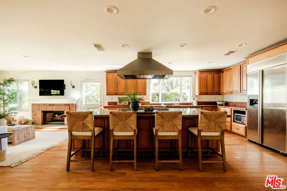 5744 Hempstead Drive Agoura Hills, CA 91301