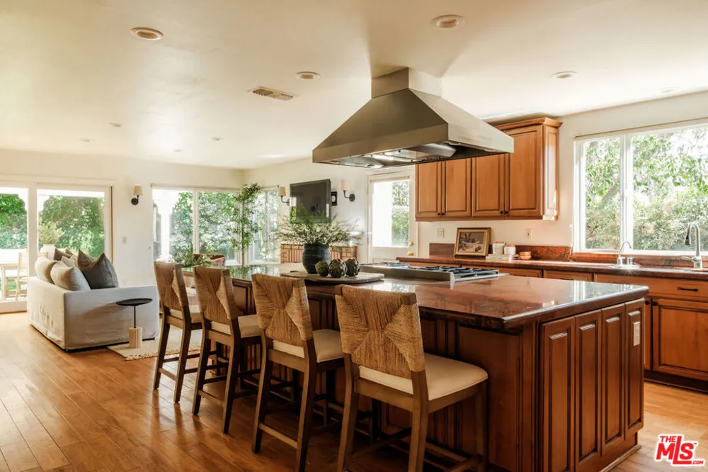 5744 Hempstead Drive Agoura Hills, CA 91301